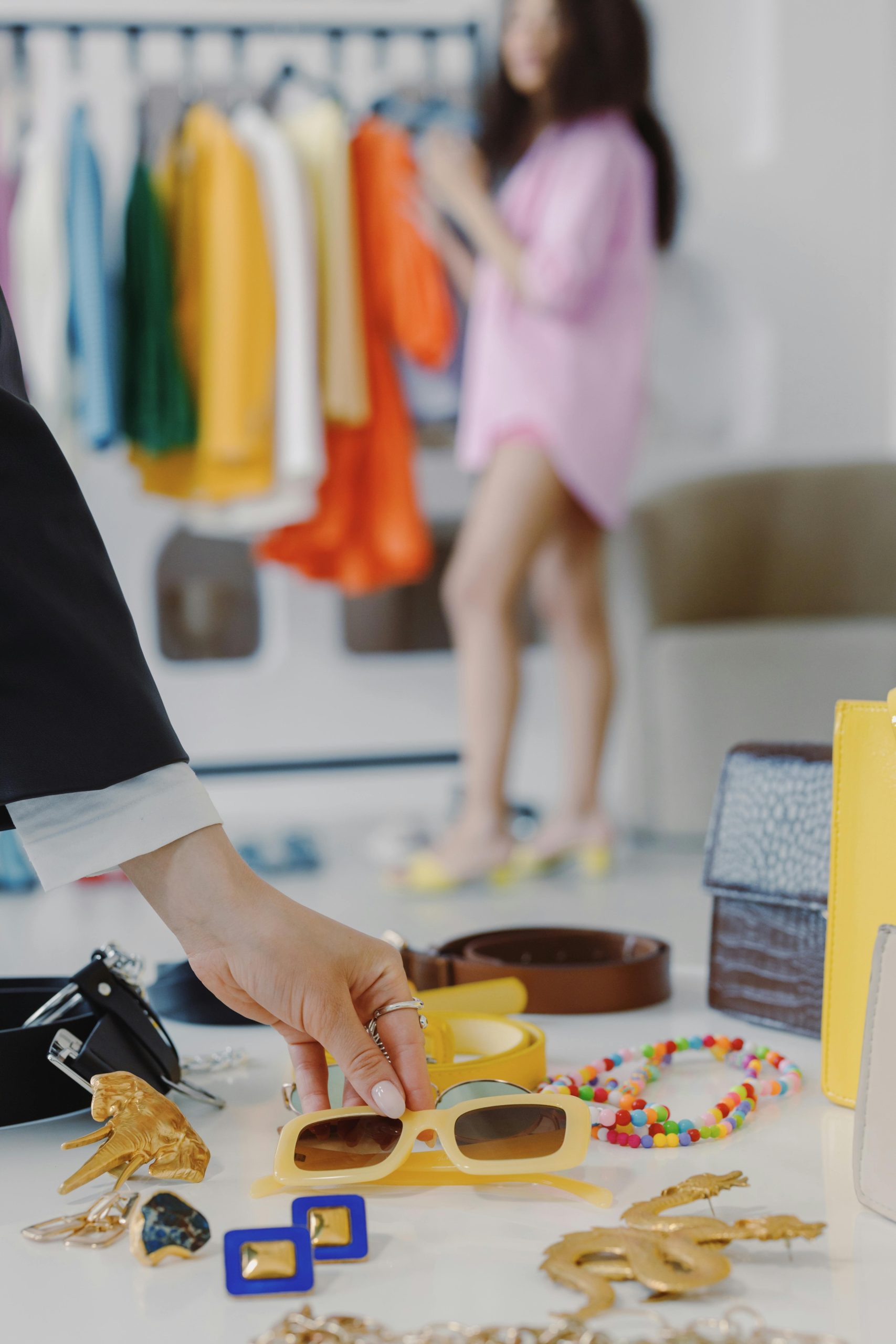 Accessoires tenue chic avec détails choc