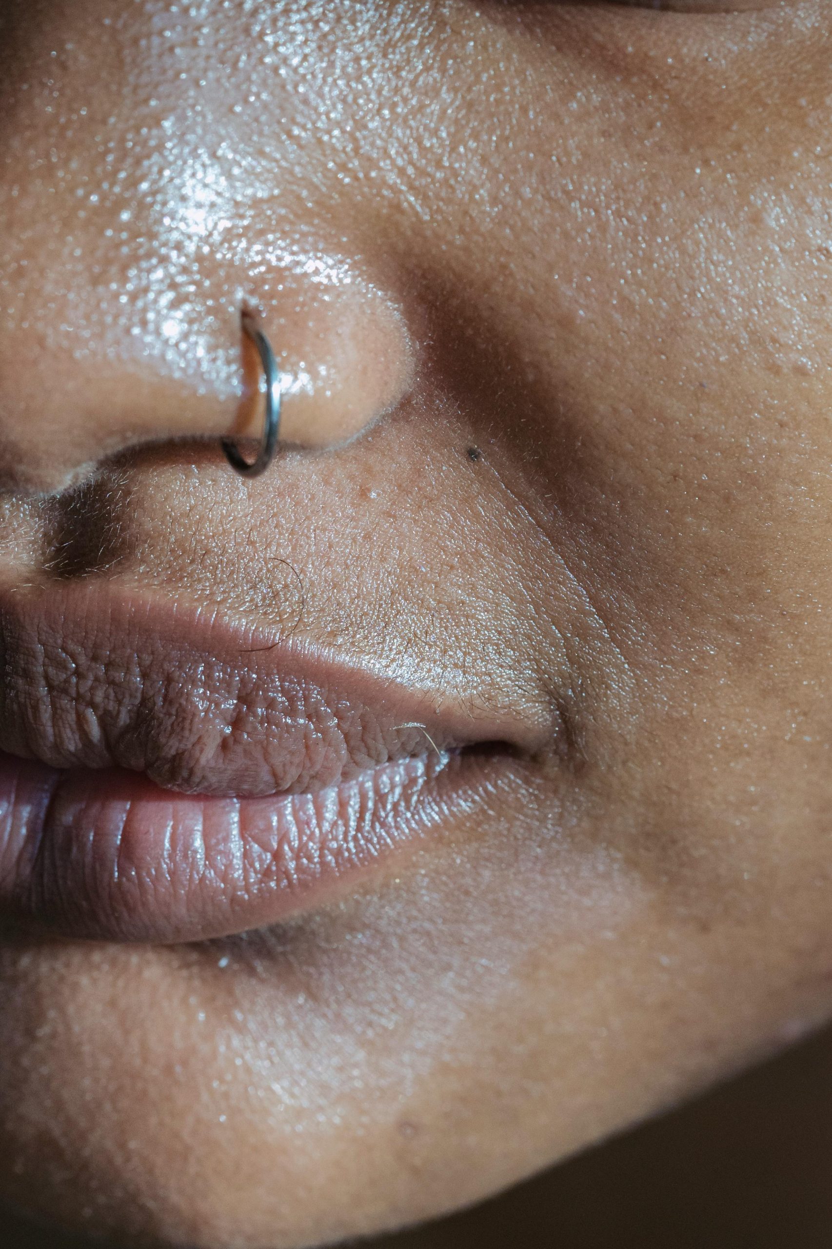 Signification du piercing nez droite