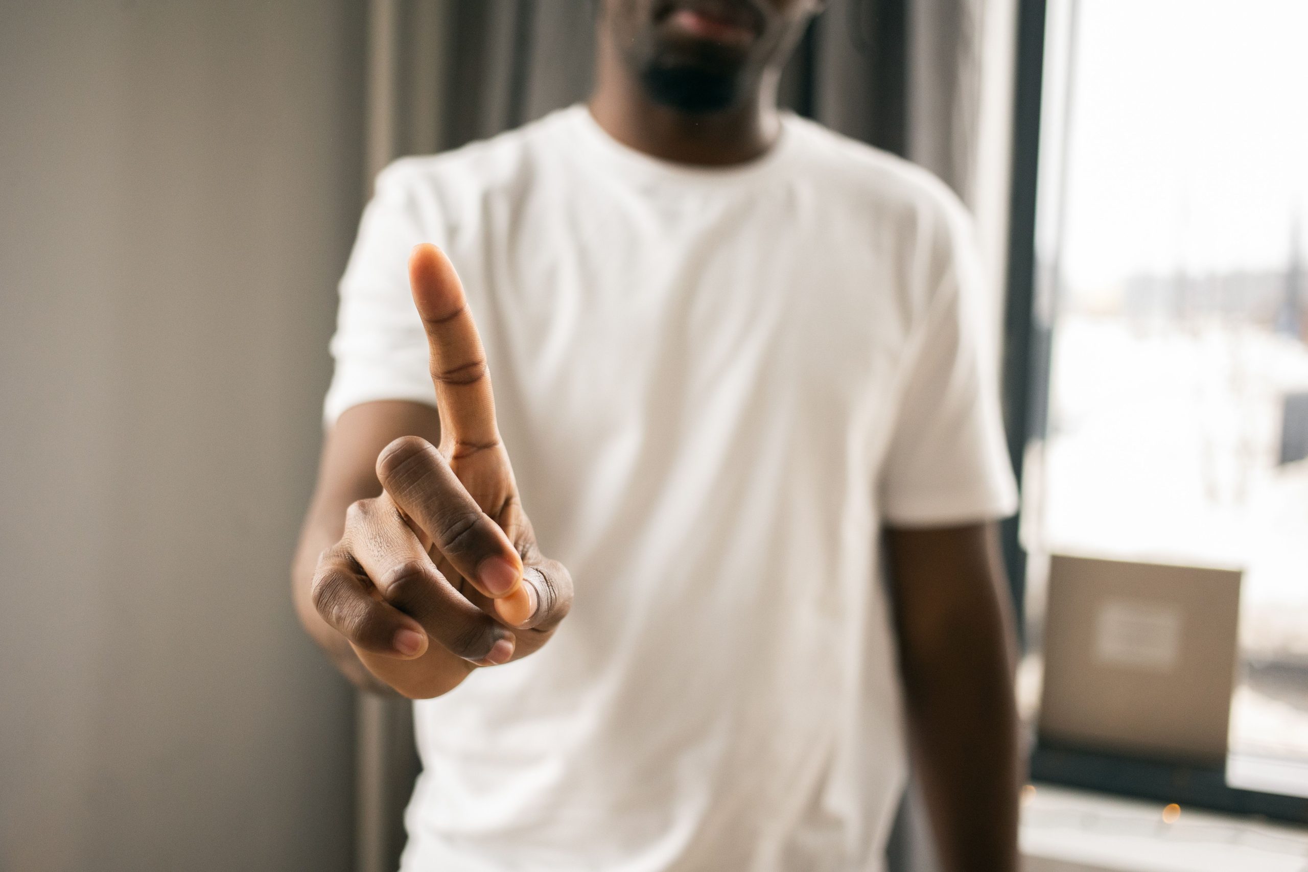 Comment réagir face à une infidélité niée malgré les preuves