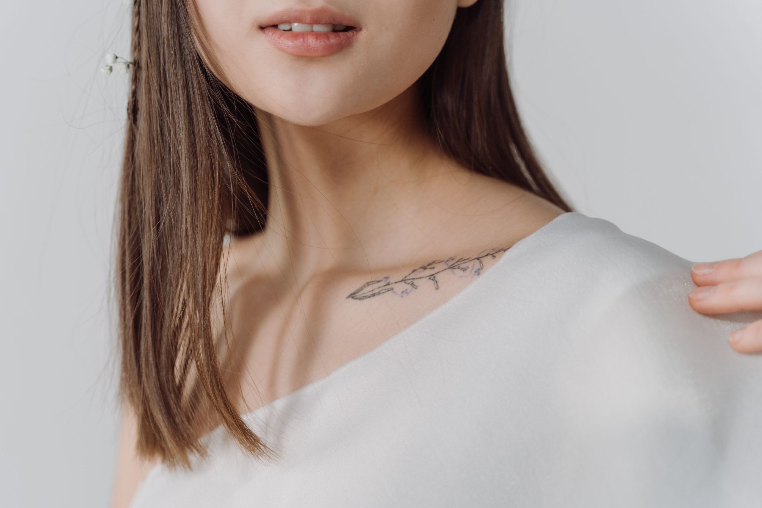 Tatouage clavicule douleur
