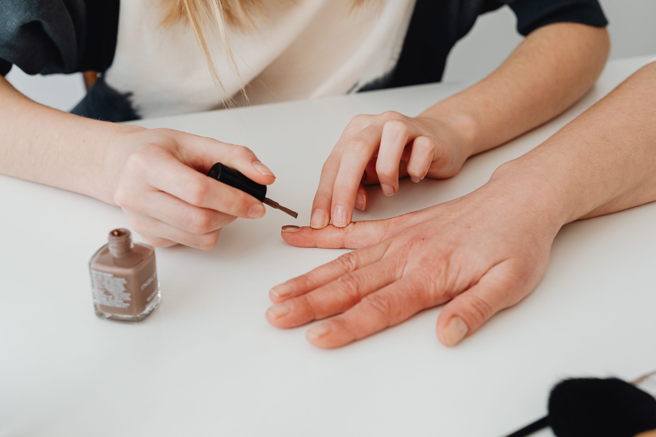 Méthodes efficaces pour enlever vernis semi permanent